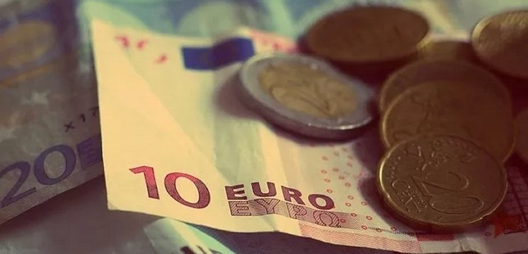 banconote e monete in euro 