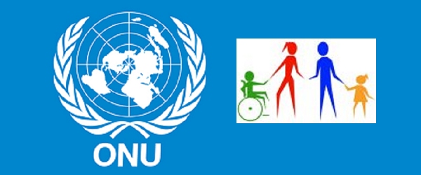 simbolo dell'ONU e di una famiglia con disabile