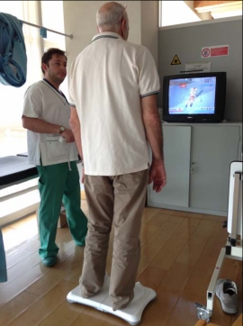 Paziente durante il training con la Wii Fit