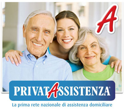 logo privatassistenza con utenti anziani e assistente