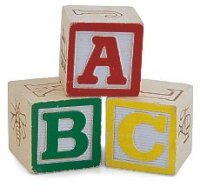 cubi di legno con diverse lettere dell'alfabeto