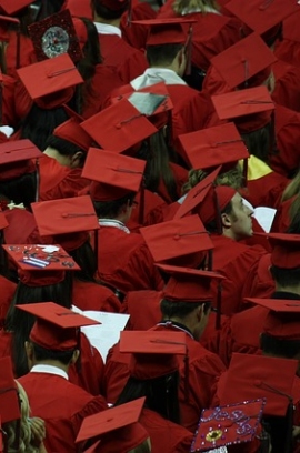 studenti con cappello di laurea