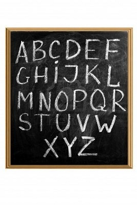 lavagna con scritto l'alfabeto