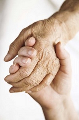 mani aiuto anziani