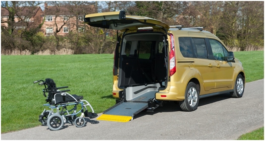 Ford Tourneo Connect allestito per disabili