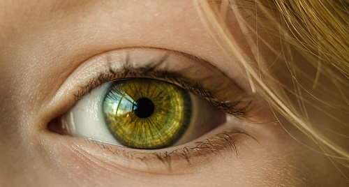 occhio verde di ragazza