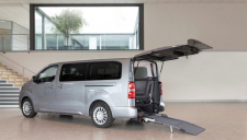 Toyota Proace Verso con pianale ribassato di Focaccia Group per il trasporto della persona in carrozzina
