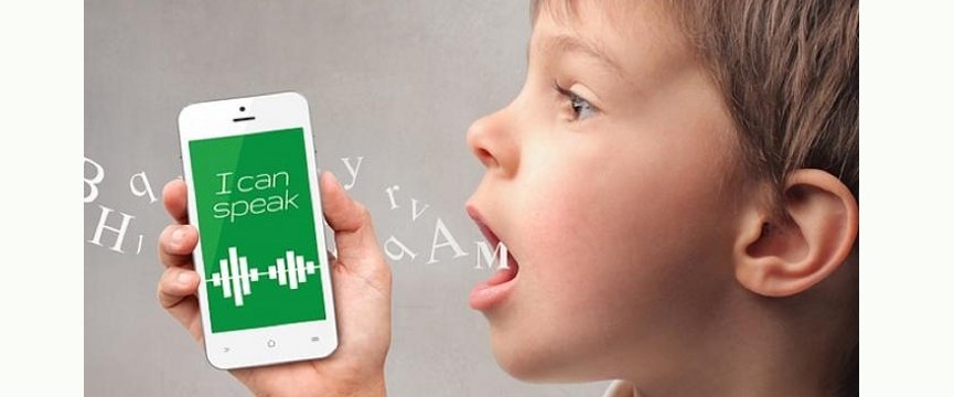 bambino con smartphone e grafica che disegna lettere che escono dalla bocca e attraversano lo smartphone