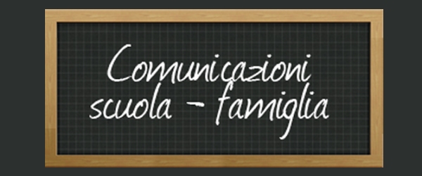 una lavagna con su scritto "Comunicazioni scuola-famiglia"