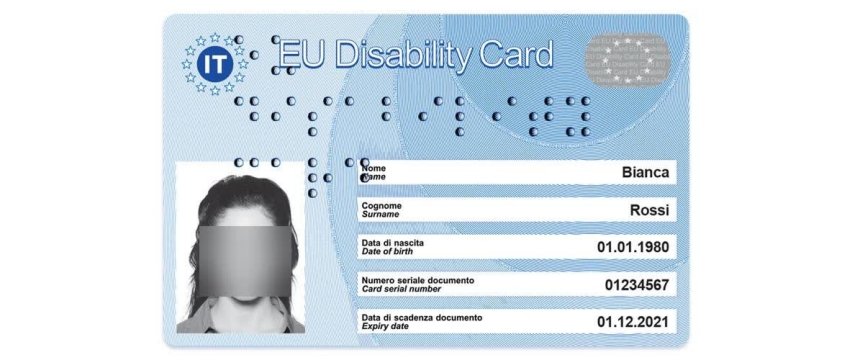 fac simile di disability card: una tessera con campi per dati personali e fototessera 