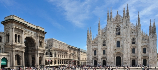 vista della Piazza e del Duomo di Milano