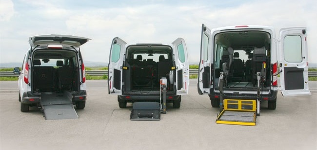 Tre veicoli adattati per il trasporto disabili