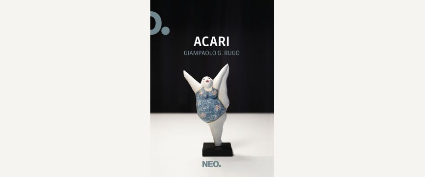 copertina del libro Acari, che rappresenta una statuetta di ballerina 
