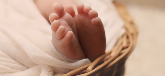 dettagli dei piedini di un neonato