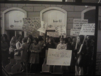 foto di una protesta storica per i diritti delle persone disabili 