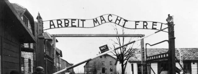 scritta sopra il cancello del campo di concentramento di Auschwitz