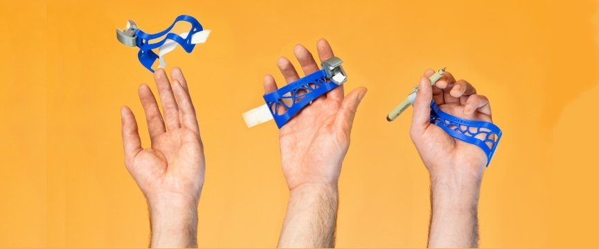 supporto per assicurare una penna alla mano, stampato in 3d