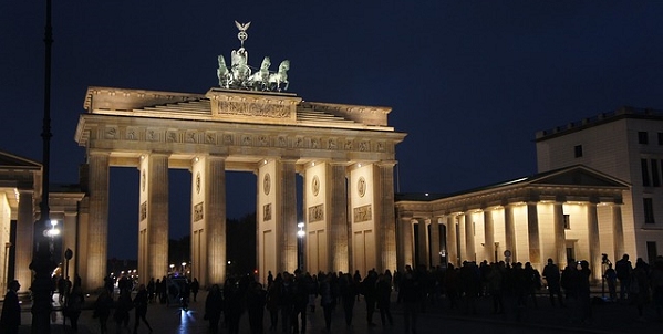 Porta di Brandeburgo a Berlino di notte