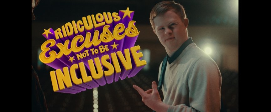 frame del video che mostra un giovane uomo con sindrome di Down e la scritta Ridiculous excuses not to be inclusive