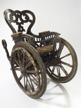 antica carrozzina per disabili 