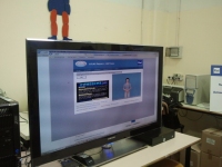 monitor con pagina televideo e traduttore virtuale lis