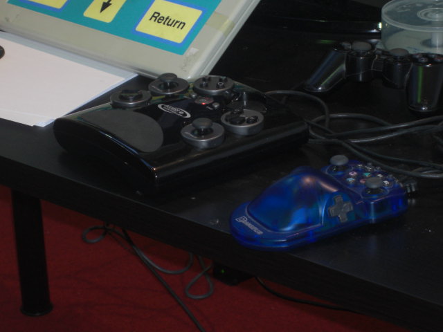 joystick per videogiochi da utilizzare con una mano sola
