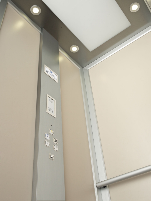 cabina ascensore beige