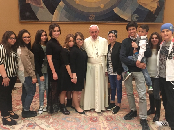 Papa Francesco e i ragazzi della serie tv 