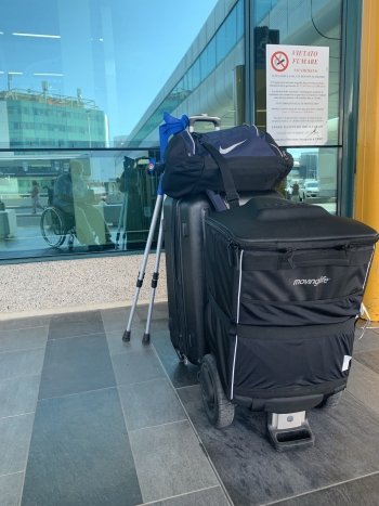 bagaglio composto da valigia e scooter atto richiuso