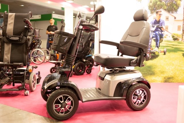 scooter elettrico Presto allo stand disabili abili di exposanità