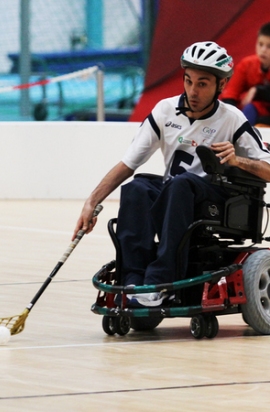 giocatore di wheelchair hockey