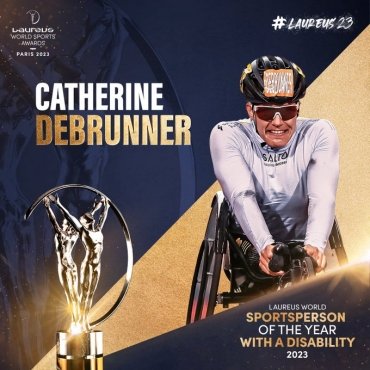 il premio laureuse, a fianco, Catherine Debrunner a bordo di una handbike