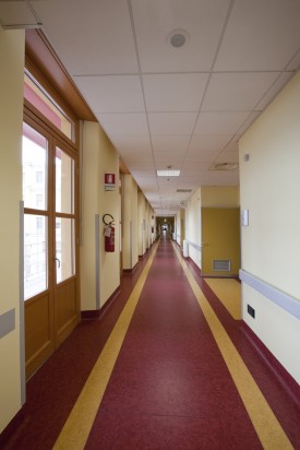 corridoio di ospedale vuoto