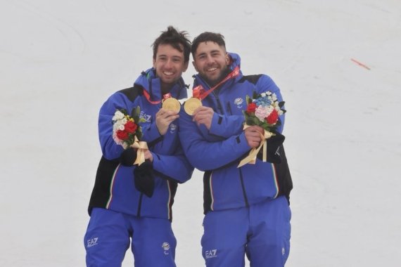 bertagnolli e ravelli con le medaglie d'oro nello slalom. Foto Mauro Ujetto/CIP