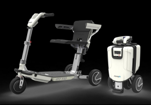 Ausili in viaggio: Atto, lo scooter pieghevole per disabili e anziani che diventa un trolley