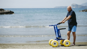 Non solo carrozzina disabili da spiaggia: ecco il deambulatore JOB Walker che va su sabbia e neve